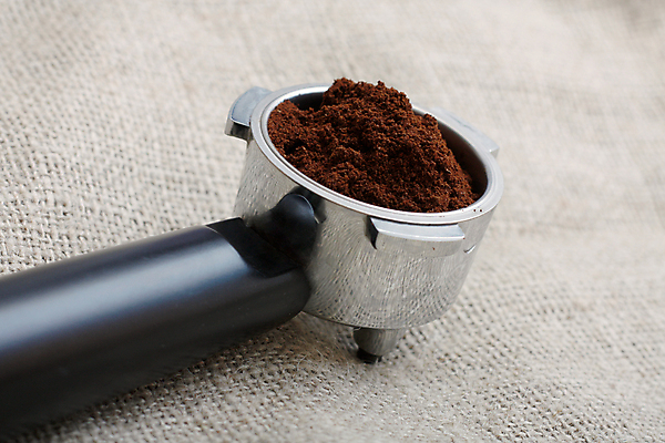 포토 JPG 해외이미지 전통 커피 음료 부분 아침 콩 손잡이 사람없음 컵 갈색 금속 주방 식당 검은색 어둠 기계 이탈리아 카페 장비 흐름 흰색 신선 뜨거움 아침식사 냄비 컨테이너 굽기 만족 만들기 카푸치노 무거움 에스프레소 고립 땅바닥 라떼 모카 보유 양조 의무 철강 카페인 필터 해외포토 주간 식기 감정 유럽 산업 컬러 컨셉 모션 재질 곡류 바닥 상점 식사 무게 솥 구이 파일형식 이미지허브