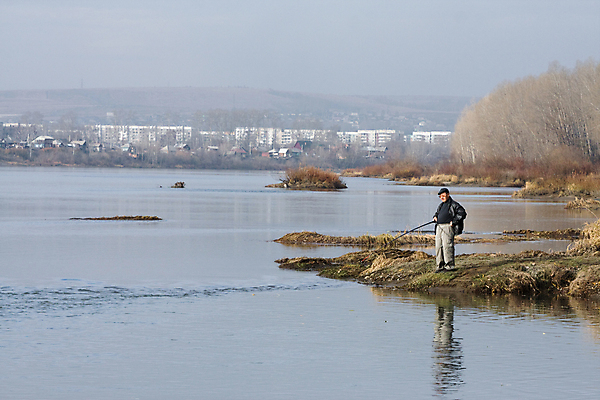 포토 JPG 해외이미지 나무 1 남자 스포츠 자연 낚시 휴식 한명 사람 성인 취미 야외 물 강 가을 낚시꾼 해외포토 자연요소 식물 계절 컨셉 레저 생태계 파일형식 이미지허브