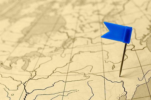 포토 JPG 해외이미지 지도 실내 사람없음 아웃포커스 깃발 압정 위치 해외포토 촬영기법 내부 사무용품 파일형식 이미지허브