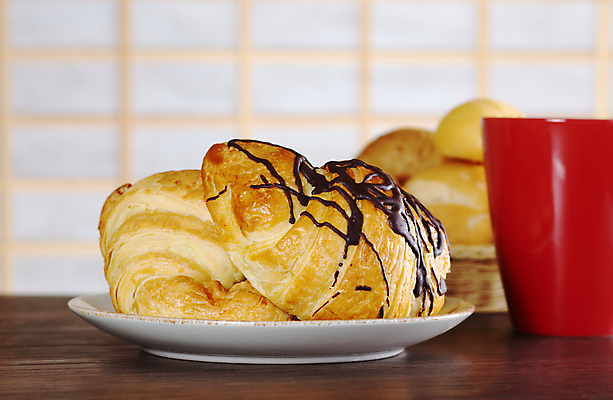 포토 JPG 해외이미지 접시 커피 음료 음식 디저트 사람없음 컵 가로 바구니 과자 초콜릿 얼음 식사 빵집 머그컵 차 달콤 아침식사 롤 프랑스어 번 페스츄리 해외포토 자연요소 문자 식기 빵 상점 맛 파일형식 이미지허브