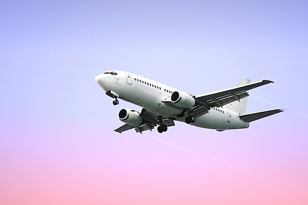 포토 JPG 해외이미지 구름 여행 날개 비즈니스 교통시설 하늘 휴가 비행기 사람없음 파란색 일몰 흰색 항공 속도 상업 제트기 승객 엔진 대패 해외포토 자연요소 컬러 교통 항공교통 대중교통 노을 시설 파일형식 이미지허브