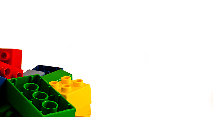 포토 JPG 해외이미지 백그라운드 컨셉 놀이 벽돌 사람없음 건물 빨간색 컬러풀 장난감 블록 유치원 흰색 플라스틱 오브젝트 레고 고립 해외포토 건축물 교육 컬러 재질 파일형식 이미지허브