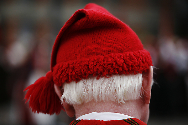 포토 JPG 해외이미지 라이프스타일 남자 문화 휴식 덴마크 사람 취미 사람없음 야외 가로 빨간색 여름 컬러풀 시간 군중 전통의상 은퇴 복고 구식 민화 캡모자 해외포토 모자_잡화 전통 계절 컬러 컨셉 북유럽 생활 그림 파일형식 이미지허브