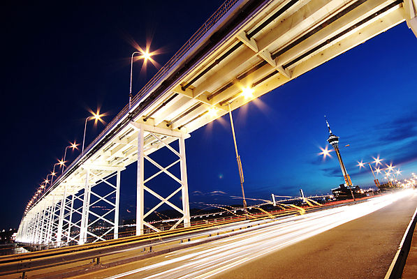 포토 JPG 해외이미지 도로 야경 가로등 사람없음 야외 빛 도시풍경 고층빌딩 도시 가교 해외포토 건축물 공공시설 길 교통시설 풍경 빌딩 야간 파일형식 풍경_경치 이미지허브