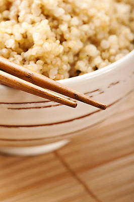 포토 JPG 해외이미지 음식 다이어트 재료 유리 탁자 건조 건강 씨앗 사람없음 목재 농작물 갈색 쌓기 식사 어둠 수확 흰색 시골 낟알 컨테이너 시리얼 가득함 묘사 유기농 질감 날것 섬유 생식 채식주의자 퀴노아 해외포토 나무 식물 웰빙 산업 컬러 가구 농업 모션 재질 곡류 직물 채식 파일형식 이미지허브