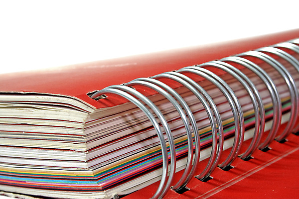 포토 JPG 해외이미지 교육 종이 비즈니스 학교 새로움 나선형 사람없음 책 스터디 사무실 알약 갈색 쌓기 금속 쪽지 공책 자료 블록 정보 흰색 반지 4 그룹 모서리 은색 볼륨 스케치 책상 오브젝트 무거움 흙더미 패드 목록 줄서기 해외포토 컬러 가구 컨셉 무늬 장신구 모션 재질 문구용품 미술 학습 숫자 약 흙 무게 파일형식 더미 이미지허브