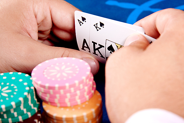 포토 JPG 해외이미지 손 스포츠 백그라운드 돈 2 손가락 놀이 탁자 성공 사람 정장 사람없음 빨간색 검은색 게임 잡기 우승 신용카드 행운 위험 왕 기회 포커 잭 에이스 텍사스 해외포토 옷 컬러 가구 컨셉 모션 신체부위 금융 미국 최고 트럼프 재산 파일형식 이미지허브