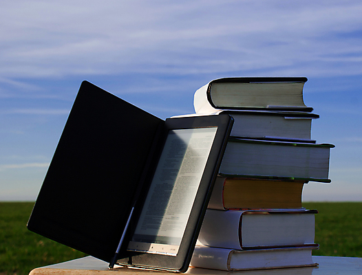 포토 JPG 해외이미지 교육 종이 텍스트 사람없음 야외 책 학습 독서 펜 디지털 장비 정보 중앙 무선전화기 교과서 전자 문학 페이지 해외포토 교재 필기구 전화기 파일형식 이미지허브