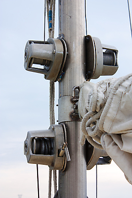 포토 JPG 해외이미지 밧줄 바다 요트 안전 사람없음 장비 반지 보트 고리 묘사 부표 스트랩 해외포토 줄 배_교통 장신구 파일형식 이미지허브