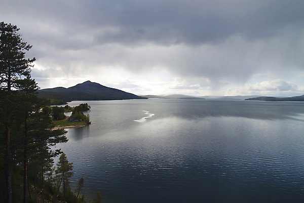 포토 JPG 해외이미지 나무 호수 여행 잎 자연 하늘 날씨 산 기술 파노라마 사람없음 야외 초록색 물 파란색 빛 뷰티 반사 환경 침묵 거울 가장자리 우아함 저녁 숲 땅 언덕 지역 공상 내추럴 땅바닥 웅장함 수평선 해외포토 자연요소 식물 컬러 컨셉 바닥 촬영기법 소리 둘레 야간 생태계 파일형식 이미지허브