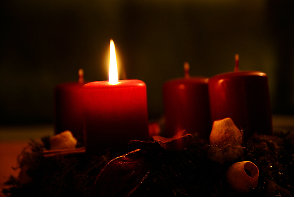 포토 JPG 해외이미지 나무 전통 계절 종교 꽃다발 크리스마스 겨울 촛불 불 휴가 불꽃 주택 사람없음 장식 뷰티 파티 화환 낭만 나뭇가지 시간 12월 일요일 연소 해외포토 자연요소 식물 기념일 꽃 컨셉 초 이벤트 건물 날짜 요일 파일형식 이미지허브