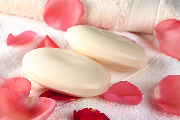 포토 JPG 해외이미지 꽃잎 분홍색 사람없음 가로 빨간색 수건 장미 사진촬영 목욕 흰색 기구 씻기 청소 오브젝트 비누 위생관리 해외포토 꽃 컬러 관리 위생용품 촬영 청결 파일형식 이미지허브