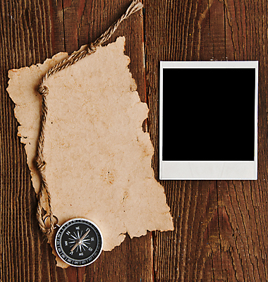 포토 JPG 해외이미지 종이 프레임 사람없음 나뭇결 나침반 폴라로이드사진 양피지 목업 해외포토 폴라로이드 파일형식 이미지허브