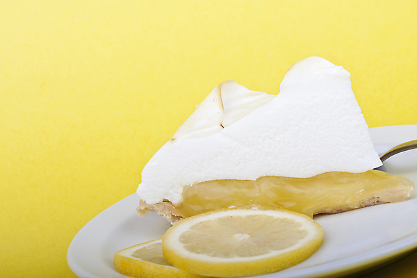 포토 JPG 해외이미지 음식 조각 포크 과일 탁자 디저트 귤 사탕 사람없음 노란색 희망 껍질 대접 자르기 굽기 레몬 크림 서빙 솜털 충동구매 머랭 타르트 핸드메이드 맛있는 해외포토 식기 감정 빵 컬러 가구 모션 쇼핑 구이 파이_빵 과소비 파일형식 이미지허브