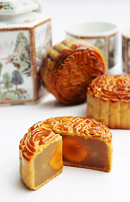 포토 JPG 해외이미지 전통 계절 행복 문화 음식 콩 기념 3 요리 사람없음 빨간색 노란색 파티 과자 케이크 계란 축제 저녁식사 중국 빵집 달 축하 황금 달콤 냄비 자르기 굽기 기회 반죽 노른자 페스츄리 해외포토 자연요소 감정 아시아 빵 컬러 컨셉 모션 디저트 곡류 이벤트 상점 알 식사 맛 솥 구이 파일형식 이미지허브