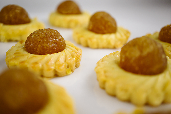 포토 JPG 해외이미지 전통 음식 백그라운드 디저트 새해 주택 기념 따뜻함 요리 동양인 사람없음 갈색 쿠키 축제 중국 빵집 흰색 축하 대접 신선 원형 황금 달콤 맛 설탕 굽기 파인애플 서빙 정리 버터 충동구매 구식 핸드메이드 맛있는 안락 해외포토 도형 아시아 컬러 컨셉 과일 인종 건물 쇼핑 상점 구이 열대과일 과소비 파일형식 이미지허브