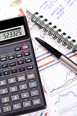 포토 JPG 해외이미지 종이 백그라운드 컨셉 돈 비즈니스 그래프 설계 사람 사람없음 금융 경제 컴퓨터 글로벌 사무실 숫자 펜 볼펜 쪽지 자료 저축 계산기 작업 시장 선택 주식 분석 서식 문서 투자 회계 계좌 세금 수입 증명서 해외포토 문자 문구용품 전자제품 필기구 장비 재산 파일형식 이미지허브