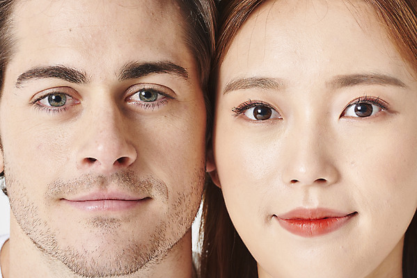 포토 JPG 스튜디오촬영 서양인 외국인 커플 여자 남자 얼굴 커플라이프 데이트 실내 사랑 서기 누끼 근접촬영 20대 성인 두명 앞모습 30대 다정 한국인 흰배경 다문화 국제결혼 성인만 국제커플 국내포토 라이프스타일 감정 뷰포인트 결혼 백그라운드 컨셉 관계 모션 사람 동양인 인종 청년 내부 신체부위 장년 흰색 사회이슈 파일형식