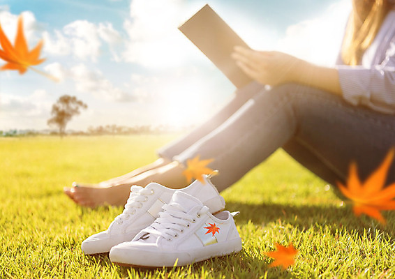 PSD 식물 구름 편집이미지 여자 행복 여행 운동화 신발 단풍 낙엽 자연 하늘 휴가 휴식 한명 들기 사람 앉기 풍경 잔디 20대 성인 옆모습 아웃포커스 독서 가을풍경 산책 한국인 하반신 가을 즐거움 가을여행 성인여자한명만 이미지편집 자연요소 1 계절 감정 뷰포인트 컨셉 잎 모션 촬영기법 동양인 청년 생태계 여자한명만 성인여자만 파일형식 가을_계절