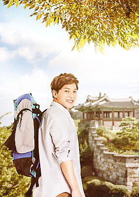 PSD 나무 식물 구름 편집이미지 남자 행복 여행 단풍 낙엽 배낭 자연 하늘 한명 서기 웃음 사람 풍경 상반신 옆모습 30대 가을풍경 궁전 하이킹 한국인 가을 즐거움 가을여행 고성 성인남자한명만 이미지편집 자연요소 1 계절 감정 뷰포인트 고건축 잎 가방 모션 레저 표정 동양인 장년 생태계 남자한명만 성인남자만 파일형식 가을_계절