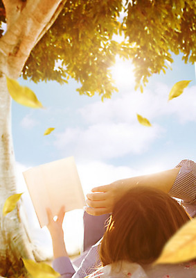 PSD 나무 식물 구름 편집이미지 여자 행복 여행 단풍 낙엽 자연 하늘 휴가 휴식 한명 들기 사람 풍경 20대 성인 책 눕기 독서 가을풍경 한국인 가을 즐거움 가을여행 성인여자한명만 이미지편집 자연요소 1 계절 감정 컨셉 잎 모션 동양인 청년 생태계 여자한명만 성인여자만 파일형식 가을_계절