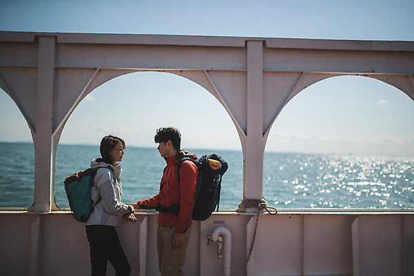 포토 JPG 주간 커플 여자 남자 바다 커플라이프 섬 여행 배낭 서기 사람 상반신 성인 야외 두명 옆모습 30대 마주보기 다정 한국인 인천 선박 성인만 옹진군 국내포토 자연요소 라이프스타일 뷰포인트 컨셉 수상교통 가방 관계 모션 한국 동양인 장년 파일형식