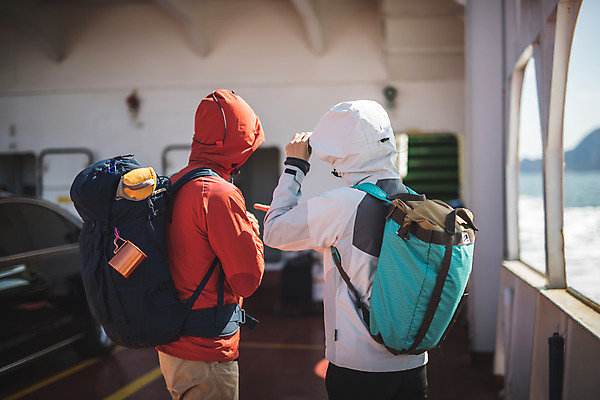포토 JPG 주간 모자 커플 여자 남자 바다 커플라이프 섬 여행 배낭 서기 사람 상반신 성인 야외 두명 뒷모습 30대 다정 한국인 쓰는 인천 선박 성인만 옹진군 국내포토 자연요소 라이프스타일 잡화 뷰포인트 컨셉 수상교통 가방 관계 모션 한국 동양인 장년 파일형식