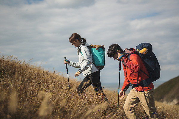 포토 JPG 주간 커플 여자 남자 커플라이프 섬 여행 배낭 산 사람 상반신 성인 야외 두명 옆모습 30대 걷기 다정 등산 트래킹 한국인 오르기 인천 성인만 옹진군 국내포토 자연요소 라이프스타일 뷰포인트 컨셉 가방 관계 모션 레저 한국 동양인 장년 파일형식