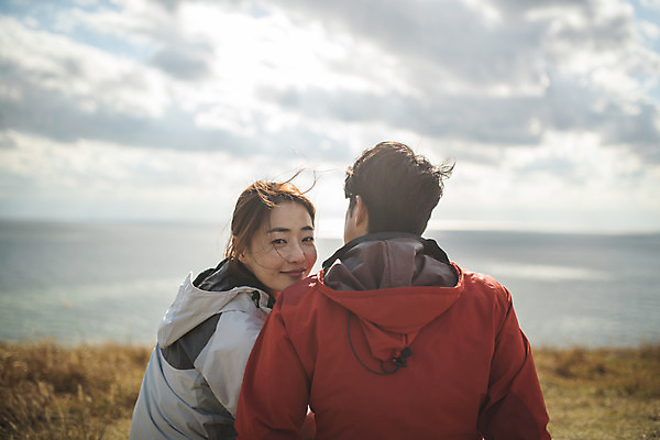 포토 JPG 주간 커플 응시 여자 남자 바다 커플라이프 섬 여행 산 미소 사람 앉기 상반신 성인 야외 두명 뒷모습 30대 기댐 다정 트래킹 한국인 뒤돌아보기 인천 성인만 옹진군 국내포토 자연요소 라이프스타일 시선 뷰포인트 컨셉 관계 모션 레저 한국 표정 동양인 장년 파일형식 아시아 인종 생활 나라
