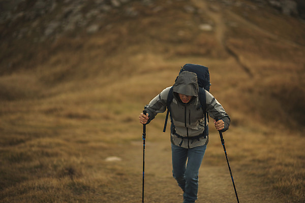 포토 JPG 주간 남자 섬 여행 배낭 산 한명 사람 상반신 성인 야외 앞모습 30대 걷기 등산 트래킹 한국인 오르기 인천 등산스틱 성인남자한명만 옹진군 국내포토 자연요소 1 뷰포인트 가방 모션 레저 한국 동양인 장년 등산용품 남자한명만 성인남자만 파일형식