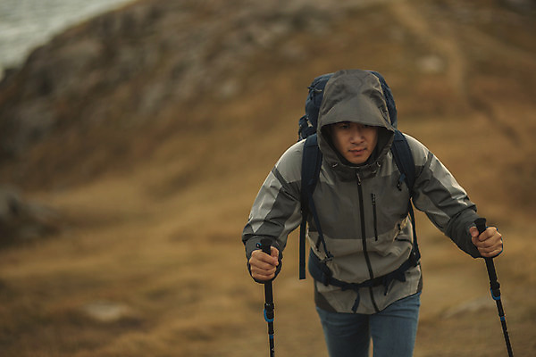 포토 JPG 주간 남자 섬 여행 배낭 산 한명 사람 상반신 성인 야외 앞모습 30대 걷기 등산 트래킹 한국인 오르기 인천 등산스틱 성인남자한명만 옹진군 국내포토 자연요소 1 뷰포인트 가방 모션 레저 한국 동양인 장년 등산용품 남자한명만 성인남자만 파일형식