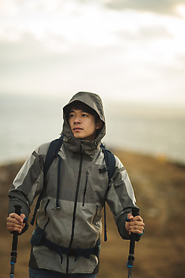 포토 JPG 주간 응시 남자 섬 여행 배낭 산 한명 사람 상반신 성인 야외 앞모습 30대 등산 트래킹 한국인 잡기 인천 등산스틱 성인남자한명만 옹진군 국내포토 자연요소 1 시선 뷰포인트 가방 모션 레저 한국 동양인 장년 등산용품 남자한명만 성인남자만 파일형식 잡화 아시아 인종 레포츠용품 남자만 성인만 나라 스포츠용품 스포츠 오브젝트
