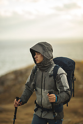 포토 JPG 주간 응시 남자 섬 여행 배낭 산 한명 사람 상반신 성인 야외 앞모습 30대 등산 트래킹 한국인 잡기 인천 등산스틱 성인남자한명만 옹진군 국내포토 자연요소 1 시선 뷰포인트 가방 모션 레저 한국 동양인 장년 등산용품 남자한명만 성인남자만 파일형식