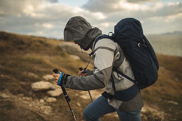 포토 JPG 주간 남자 섬 여행 배낭 산 한명 사람 상반신 성인 야외 옆모습 30대 걷기 등산 트래킹 한국인 오르기 인천 등산스틱 성인남자한명만 옹진군 국내포토 자연요소 1 뷰포인트 가방 모션 레저 한국 동양인 장년 등산용품 남자한명만 성인남자만 파일형식