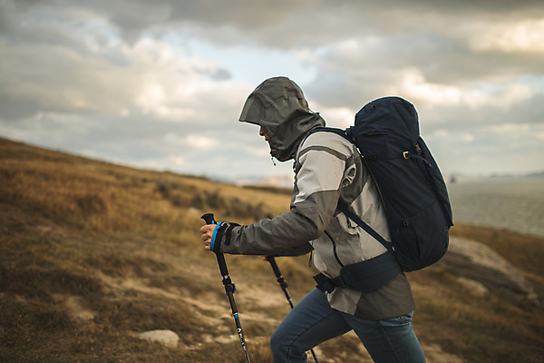 포토 JPG 주간 남자 섬 여행 배낭 산 한명 사람 상반신 성인 야외 옆모습 30대 걷기 등산 트래킹 한국인 오르기 인천 등산스틱 성인남자한명만 옹진군 국내포토 자연요소 1 뷰포인트 가방 모션 레저 한국 동양인 장년 등산용품 남자한명만 성인남자만 파일형식