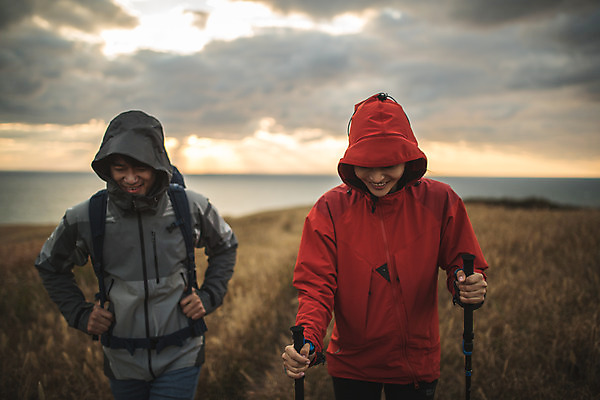 포토 JPG 주간 커플 여자 남자 커플라이프 섬 여행 배낭 산 미소 사람 상반신 성인 야외 두명 앞모습 30대 걷기 노을 다정 일몰 등산 트래킹 한국인 오르기 인천 성인만 옹진군 국내포토 자연요소 라이프스타일 뷰포인트 컨셉 가방 관계 모션 레저 한국 표정 동양인 장년 파일형식