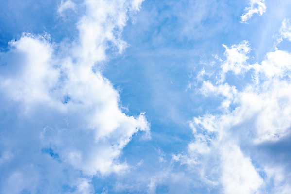 포토 JPG 주간 구름 로우앵글 하늘색 자연 하늘 풍경 사람없음 야외 여름 맑음 여름풍경 시원함 옥상 뭉게구름 국내포토 자연요소 계절 뷰포인트 날씨 파란색 생태계 파일형식 구름_자연 여름_계절