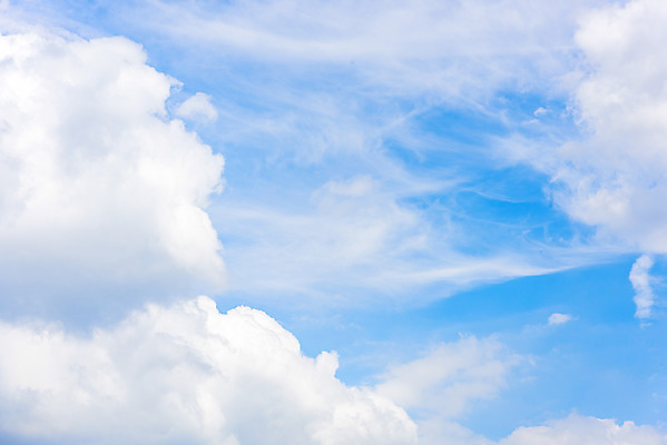 포토 JPG 주간 구름 로우앵글 하늘색 자연 하늘 풍경 사람없음 야외 여름 맑음 여름풍경 시원함 옥상 뭉게구름 국내포토 자연요소 계절 뷰포인트 날씨 파란색 생태계 파일형식 구름_자연 여름_계절