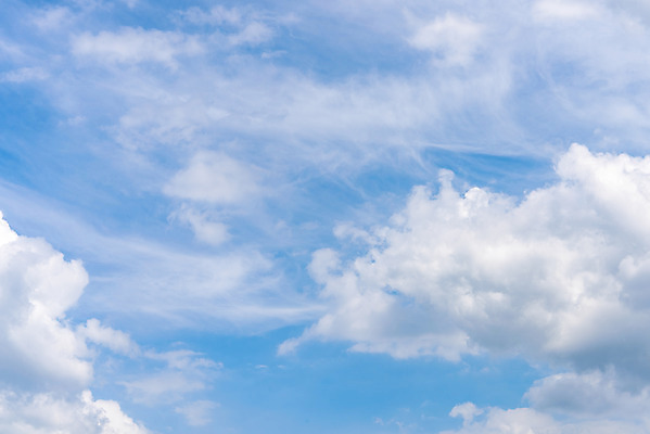 포토 JPG 주간 구름 로우앵글 하늘색 자연 하늘 풍경 사람없음 야외 여름 맑음 여름풍경 시원함 옥상 뭉게구름 국내포토 자연요소 계절 뷰포인트 날씨 파란색 생태계 파일형식 구름_자연 여름_계절