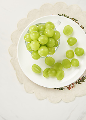 포토 JPG 스튜디오촬영 접시 과일 실내 누끼 사람없음 컵 하이앵글 신선 달콤 오브젝트 흰배경 유기농 포도알 제철 플랫레이 망고포도 제철과일 국내포토 식기 웰빙 뷰포인트 백그라운드 포도 내부 흰색 플랫 맛 청포도 파일형식