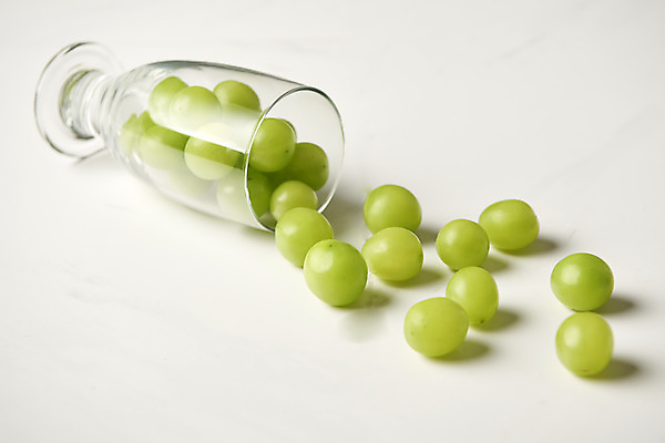 포토 JPG 스튜디오촬영 과일 잔 실내 누끼 사람없음 신선 달콤 오브젝트 흰배경 유기농 포도알 제철 망고포도 제철과일 국내포토 식기 웰빙 백그라운드 포도 내부 흰색 맛 청포도 파일형식