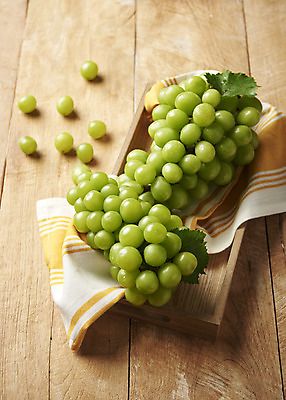 포토 JPG 스튜디오촬영 과일 실내 누끼 사람없음 신선 달콤 천 두송이 오브젝트 유기농 포도알 나무쟁반 제철 포도잎 망고포도 나무배경 제철과일 국내포토 웰빙 백그라운드 잎 2 포도 쟁반 내부 목재 직물 맛 청포도 파일형식