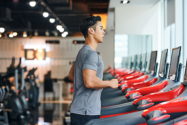 포토 JPG 남자 다이어트 근육 실내 건강 한명 상반신 20대 성인 옆모습 아웃포커스 운동 건강관리 헬스 힘 헬스장 한국인 웨이트트레이닝 보디빌딩 보디빌더 런닝머신 바디케어 복근 성인남자한명만 국내포토 1 뷰포인트 촬영기법 관리 사람 동양인 청년 내부 운동기구 남자한명만 성인남자만 파일형식