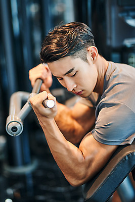 포토 JPG 응시 남자 다이어트 근육 실내 건강 한명 상반신 20대 성인 옆모습 운동 건강관리 운동기구 헬스 힘 헬스장 한국인 웨이트트레이닝 보디빌딩 보디빌더 바디케어 복근 성인남자한명만 국내포토 1 시선 뷰포인트 관리 사람 동양인 청년 내부 남자한명만 성인남자만 파일형식