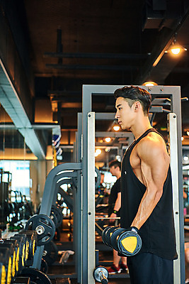 포토 JPG 응시 남자 다이어트 근육 실내 건강 한명 들기 상반신 20대 성인 옆모습 운동 건강관리 헬스 힘 아령 헬스장 한국인 웨이트트레이닝 보디빌딩 보디빌더 바디케어 복근 성인남자한명만 국내포토 1 시선 뷰포인트 모션 관리 사람 동양인 청년 내부 남자한명만 성인남자만 파일형식