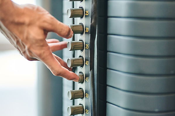 포토 JPG 손 남자 다이어트 근육 실내 건강 한명 20대 성인 신체부위 운동 건강관리 운동기구 헬스 힘 헬스장 한국인 웨이트트레이닝 보디빌딩 보디빌더 랫풀다운 바디케어 복근 성인남자한명만 국내포토 1 관리 사람 동양인 청년 내부 남자한명만 성인남자만 파일형식