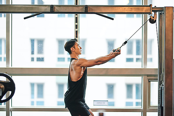 포토 JPG 남자 다이어트 근육 실내 건강 한명 상반신 20대 성인 옆모습 운동 건강관리 운동기구 헬스 힘 헬스장 한국인 당기기 웨이트트레이닝 보디빌딩 보디빌더 랫풀다운 바디케어 복근 성인남자한명만 국내포토 1 뷰포인트 모션 관리 사람 동양인 청년 내부 남자한명만 성인남자만 파일형식