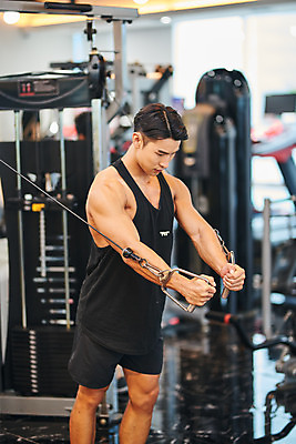 포토 JPG 남자 다이어트 근육 실내 건강 한명 상반신 20대 성인 옆모습 아웃포커스 운동 건강관리 헬스 힘 헬스장 한국인 웨이트트레이닝 보디빌딩 보디빌더 바디케어 복근 성인남자한명만 케이블머신 국내포토 1 뷰포인트 촬영기법 관리 사람 동양인 청년 내부 운동기구 남자한명만 성인남자만 파일형식