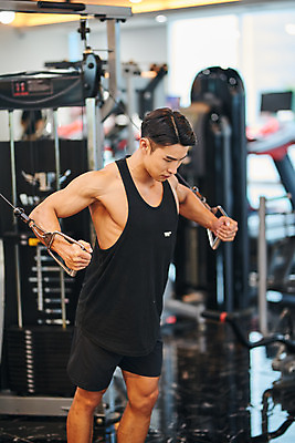 포토 JPG 남자 다이어트 근육 실내 건강 한명 상반신 20대 성인 옆모습 아웃포커스 운동 건강관리 헬스 힘 헬스장 한국인 웨이트트레이닝 보디빌딩 보디빌더 바디케어 복근 성인남자한명만 케이블머신 국내포토 1 뷰포인트 촬영기법 관리 사람 동양인 청년 내부 운동기구 남자한명만 성인남자만 파일형식