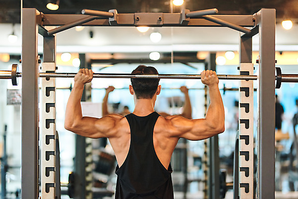 포토 JPG 남자 다이어트 근육 실내 건강 한명 들기 상반신 20대 성인 뒷모습 운동 건강관리 헬스 힘 헬스장 한국인 역기 웨이트트레이닝 보디빌딩 보디빌더 바디케어 복근 성인남자한명만 국내포토 1 뷰포인트 모션 관리 사람 동양인 청년 내부 남자한명만 성인남자만 파일형식